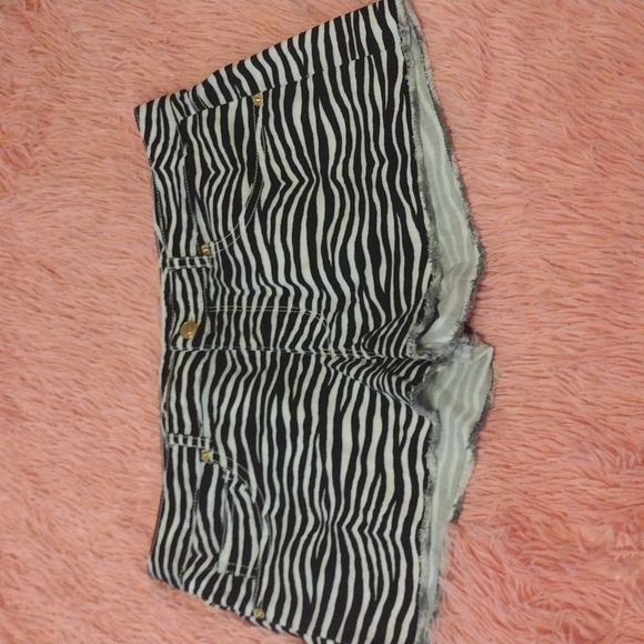 Michael Kors Shorts - Picture 1 of 4